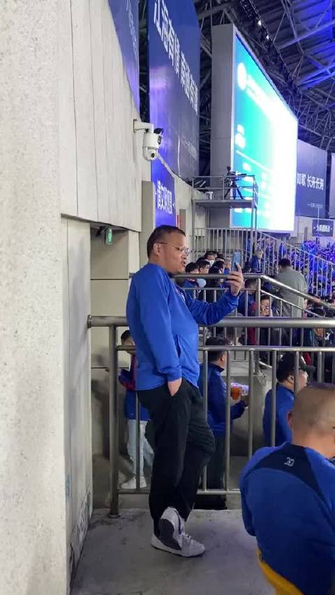 申花前场三叉戟姆巴佩现身南通支云主场
