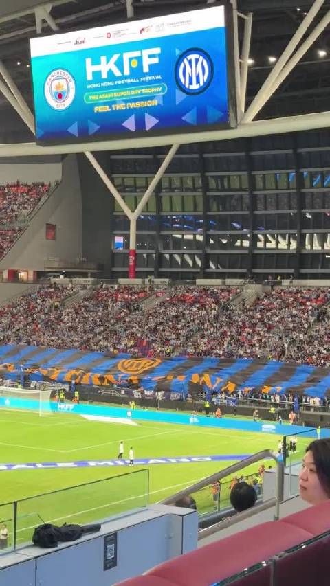 国米死忠看台全程高能，曼城对国米球迷助威不输场
