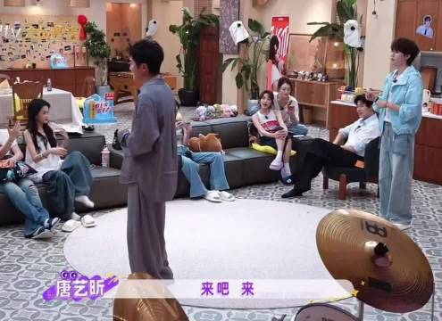 周翊然综艺获两极评价，从帅哥到丑八怪