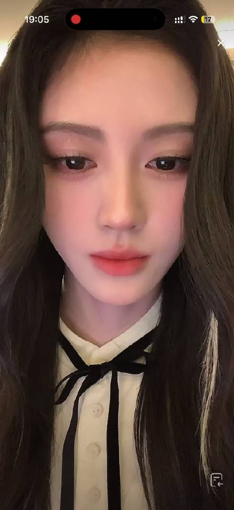 鞠婧祎直播一分钟涌进十万人，网络卡顿