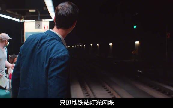 男子用消防水管自制减速带，失控地铁反被弹回