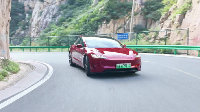 改写性能车章程！特斯拉 Model 3P 好玩吗？