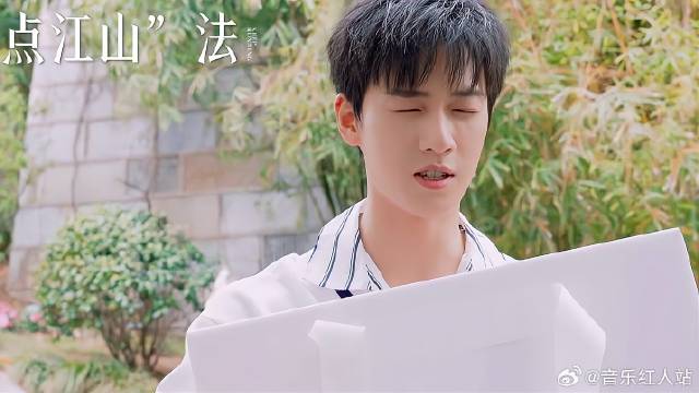 同样背诗，看完李昀锐再看张真源，谁记忆力好一目了然！