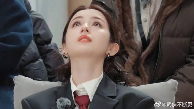 “明玉格格”刘雨欣最火的时候结婚，谁料却惨遭背叛，哈妮克孜都心疼落泪！
