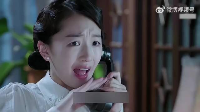 “女人每次接到电话时，都会故意用手指去摩擦话筒”