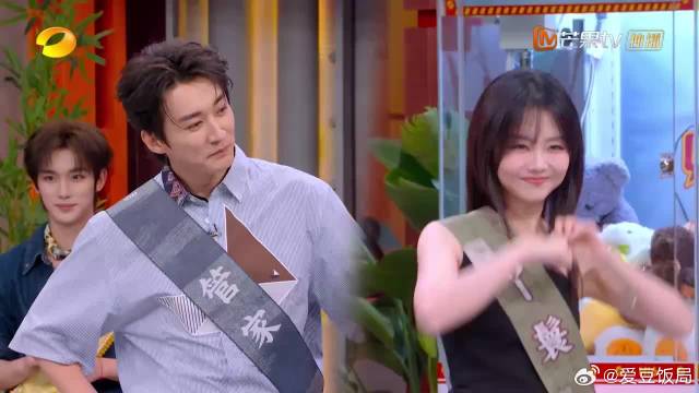 刘学义谭松韵开跳甜蜜双人舞，可爱动作配上暧昧互动，李梦都看酸了