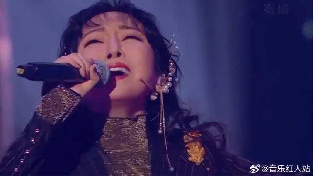 萨顶顶《左手指月》，高音震撼，顶都要掀翻了！
