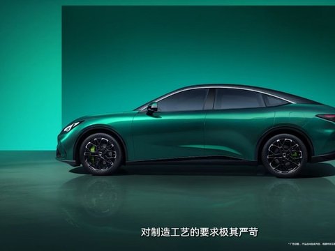 10-15万新能源轿跑怎么选？极狐阿尔法S5把补能安排明白