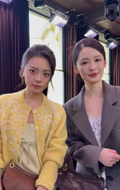 两位美女同框对我的眼睛很好