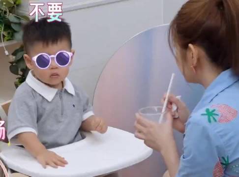 陈妍希煎蛋翻车，翻车的自己吃完整的留给孩子
