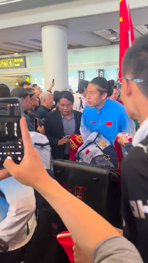凯旋归来 足球北京国安亚运会中国u23张玉宁