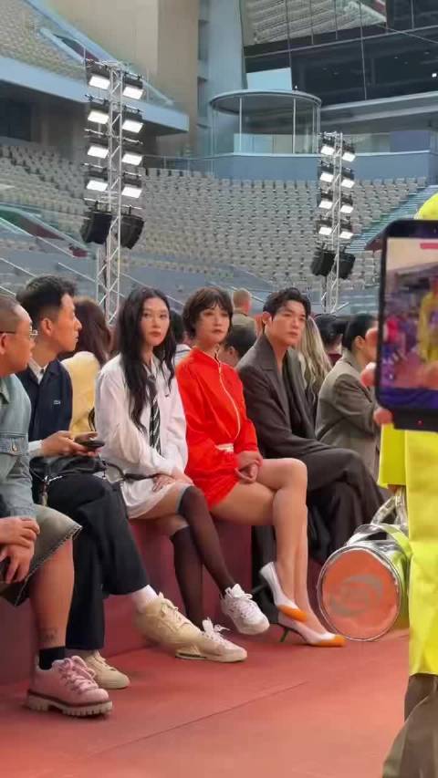 金允植问蓝盈莹吃饭了没有，秀场闲聊松弛亲切