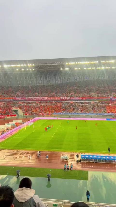小将张驰退役，细雨中的主场绝杀国安，一年一次的现场，值了！泰山是冠军！