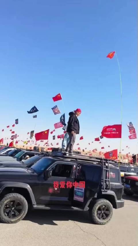 国庆腾格里沙漠，车友冲坡穿越