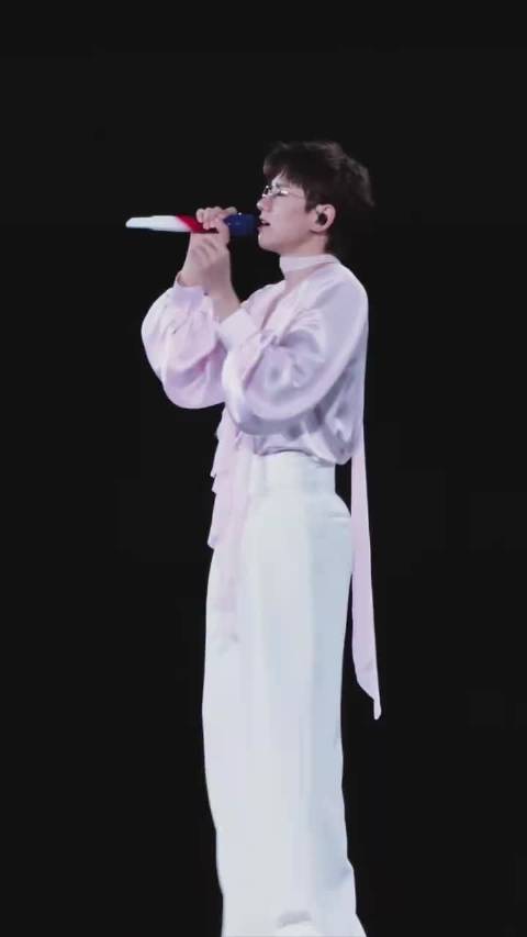 今晚张杰郑州演唱会唱了《My Sunshine》，一键回到何以琛时代