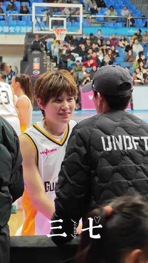 杨力维杨舒予，篮球姐妹花的亲密陪伴与彼此成就