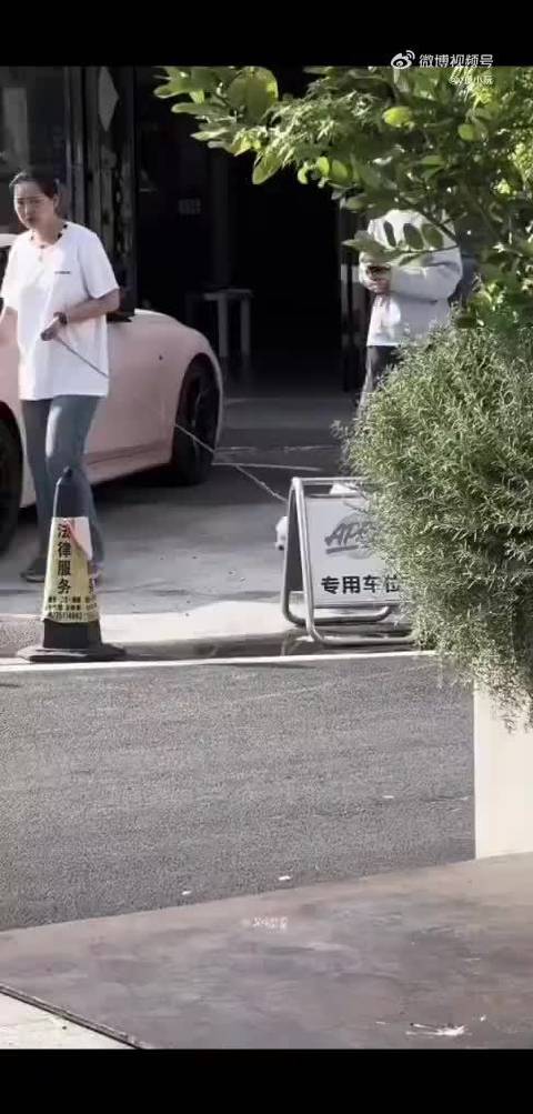 左奇函粉丝发文表达深情告白，称难以放下