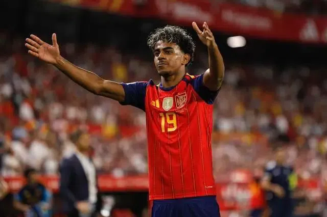 3-1！亚马尔3场4球，2.2亿超巨状态爆棚，西班牙连续41场不败