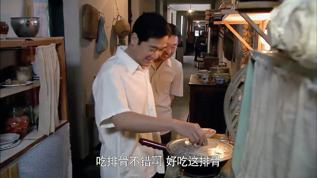 金婚：佟志闻到肉香味，请大庄去家里吃排骨，不料掀开锅盖尴尬了！