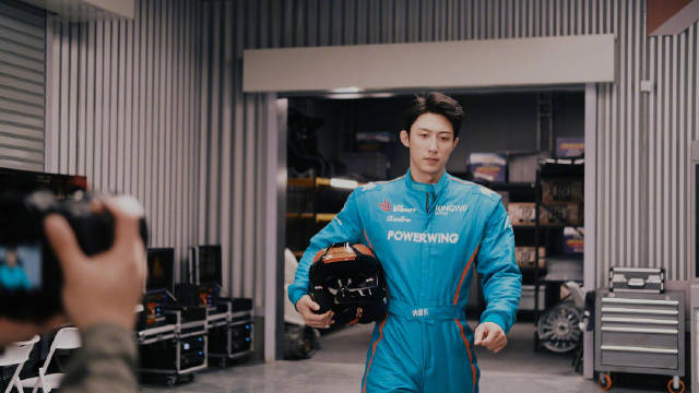 电影频道首播飞驰人生3，沈腾等主演今晚19:50