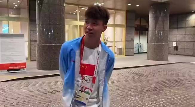 王钰栋姐姐现场喊王钰栋再跳一遍“马竞战舞”