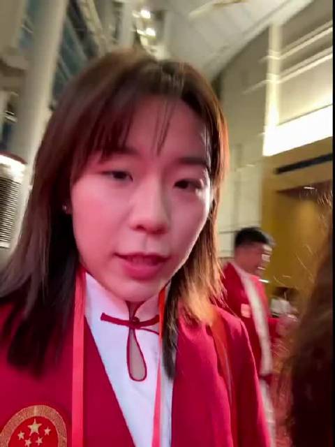 樊振东、贾一凡、张雨霏、王长浩一起开粤语交流大会，几个人聊得也太欢乐了！