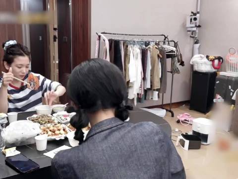 杨紫拍长相思时认出十年前合作过的代露娃，换我隔十年被偶像认出得感动死！