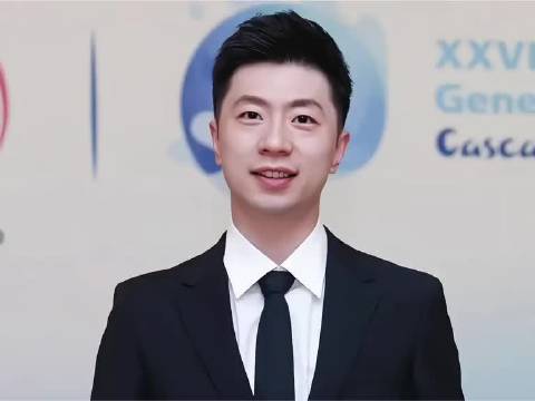 马龙早期反手被称为小钢炮，能凶变直线