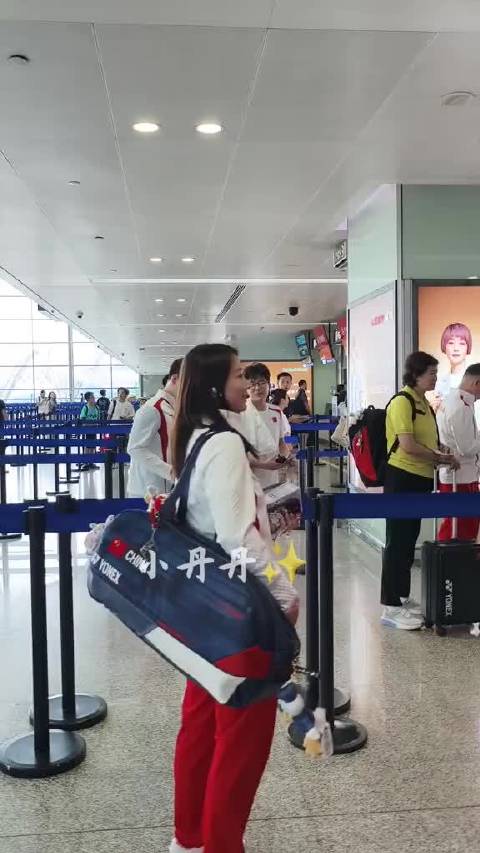 刘雨辰向黄雅琼求婚，国羽大家庭见证甜蜜时刻