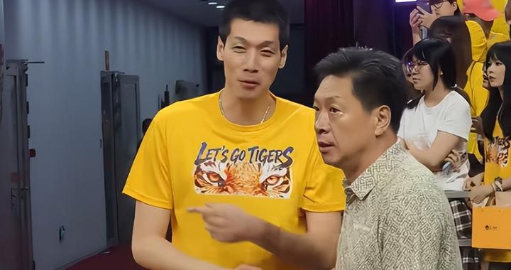 任骏飞新动态，离开大学，回广东队，年薪丰厚，和空姐老婆感情好