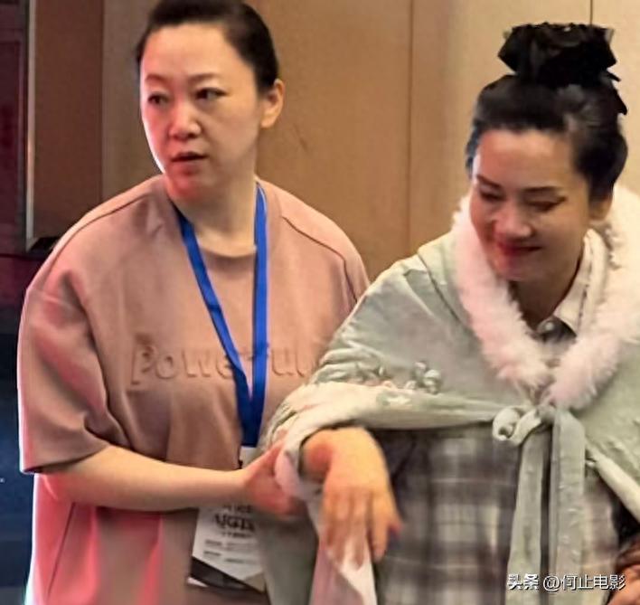 刘欢去世7天，何赛飞病情曝光令人揪心，与恩师之子离婚真相大白
