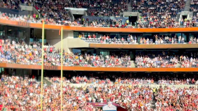 NFL伦敦赛开场秀，热刺球场丹·奎因霸气入场，复刻美式主场