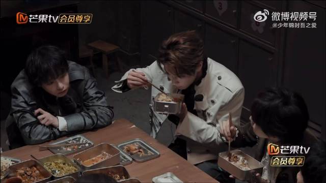 张真源要保彭昱畅到最后，彭昱畅称没白照顾弟弟