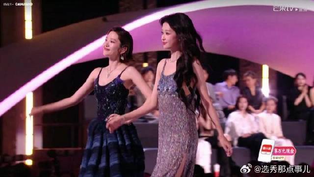 孙怡唐艺昕获年度乘风超越奖，两人领奖跟走秀似的，气场全开又美又飒