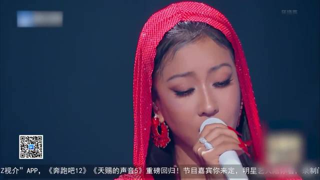 吉克隽逸穿红色开衩，与张信哲唱《骗人鬼》，太绝了