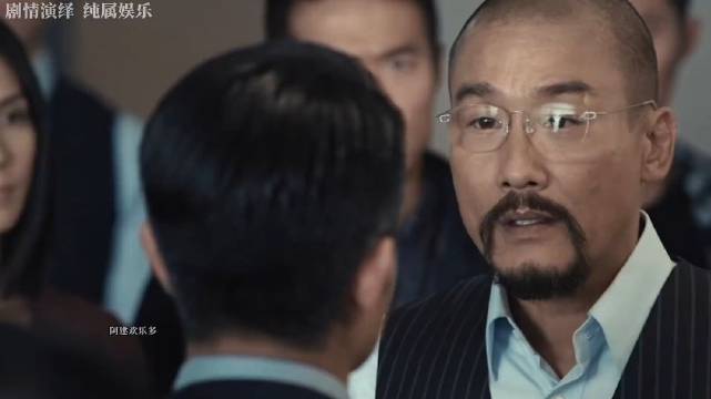 国庆假期，我就在家里睡觉看手机刷视频，哪都没去