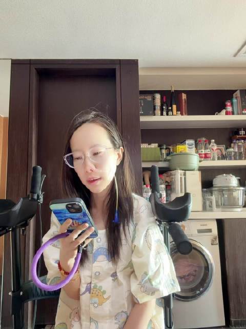 父亲遛飞不起风筝，母亲唤走出山林写故事