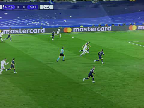 凯尔沃克防得维尼修斯服服帖帖，曼城边路防守太硬