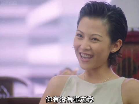 一边是强势女上司的动心，一边是突如其来的白月光，爱情该怎么选？