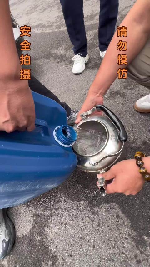高尔夫1.4T加乙醇汽油启动正常，油表下降较快