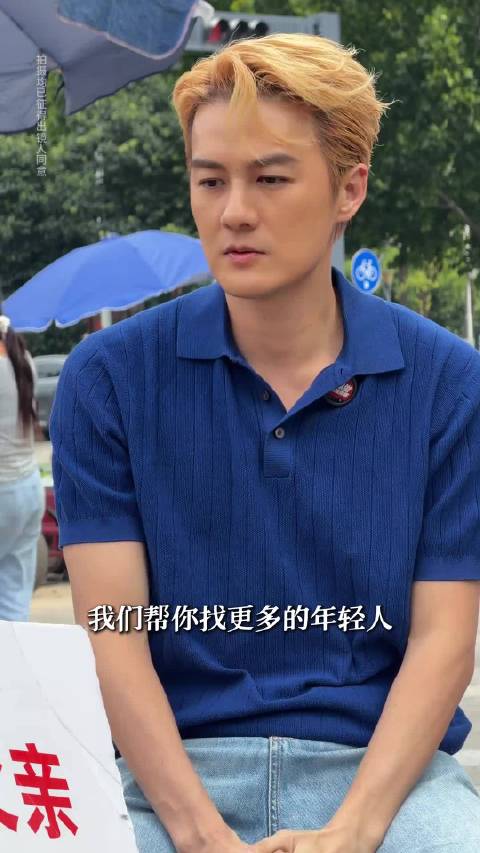 为了让孩子在人群中一眼看到自己，他18年来一直穿着蜘蛛侠的衣服寻子…