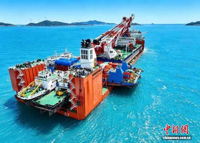 中国承建巴西“萨尔瓦多—伊塔帕里卡”大桥5艘配套工程船舶从洋山口岸出境 中国承建巴西“萨尔瓦多—伊塔帕里卡”大桥5艘配套工程船舶从洋山口岸出境