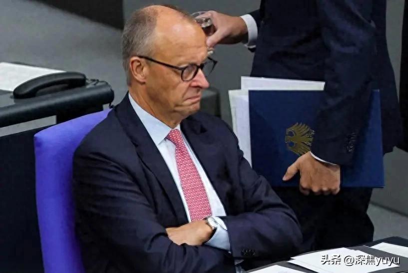 魏德尔怒批默茨，德国养老金告急，却仍要对外大把地撒钱