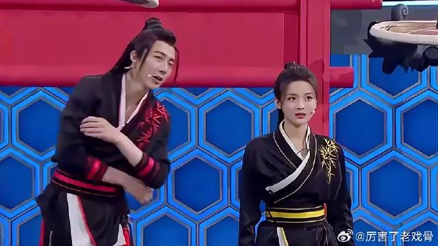 杨超越曾舜晞偷摸作弊 谁料答案竟是错的，上演同款崩溃！
