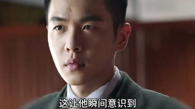 男人突然发现特务头子竟对花粉过敏于是立刻想到了刺杀的计划