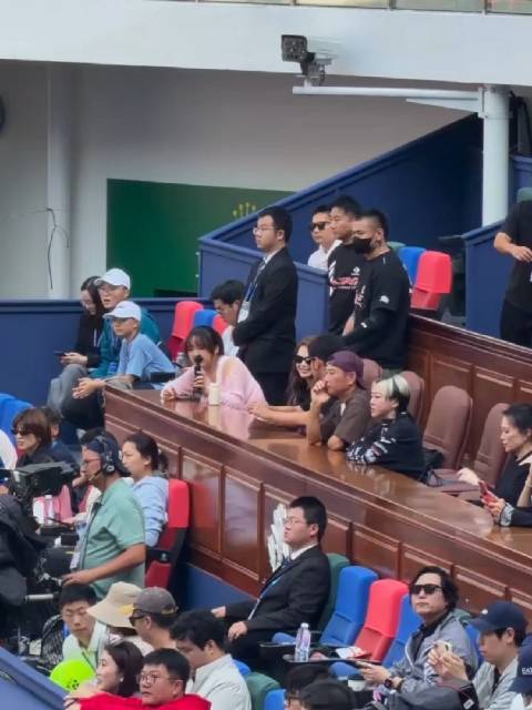 周杰伦来看张之臻比赛 周杰伦对网球的热爱有目共睹