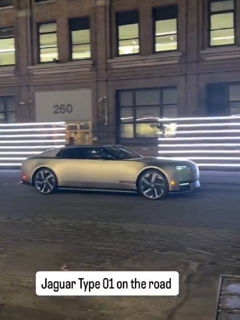 捷豹Type 01在路上回头率肯定非常高