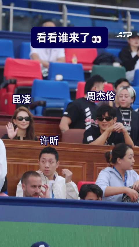 周杰伦观战张之臻，送签名吉他并陪练一球制胜