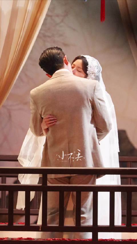 他终于求娶到了这个让他魂牵梦萦的女孩
