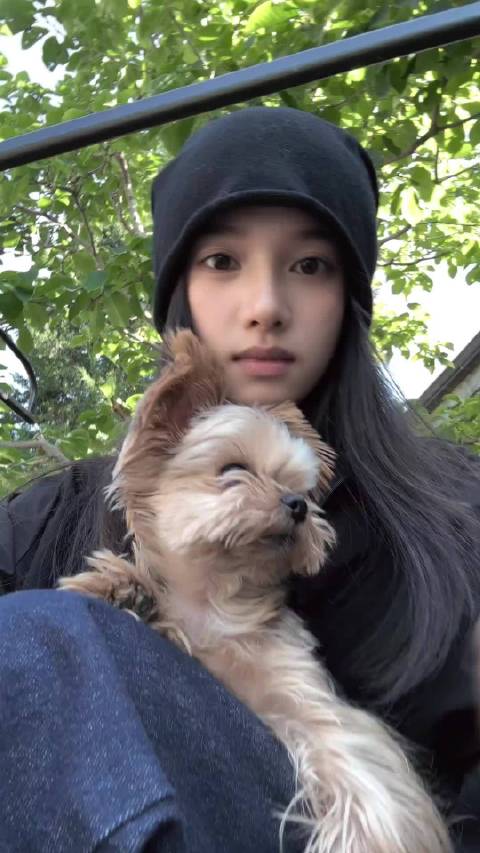 张婧仪 这个视频里有两个小可爱